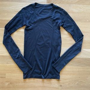 Lululemon swiftly tech long sleeve size 4